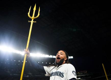 Marineros de Seattle triunfan sobre Astros en juego de béisbol