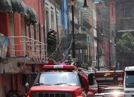 Incendio en CDMX deja 9 bomberos intoxicados