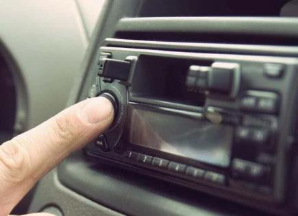 Multas en CDMX por escuchar música a alto volumen en el coche