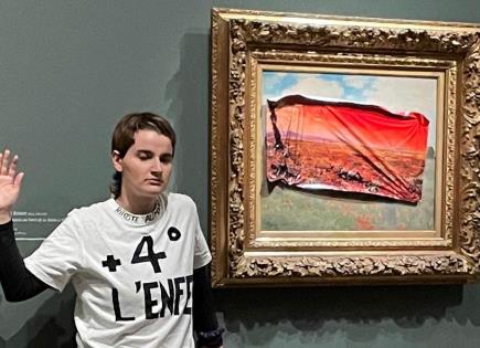 Activista es detenida por intervenir cuadro de Monet