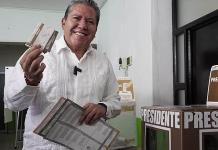 David Monreal Ávila vota en las elecciones de Zacatecas