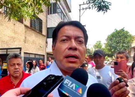 Mario Delgado emite su voto en las elecciones 2024