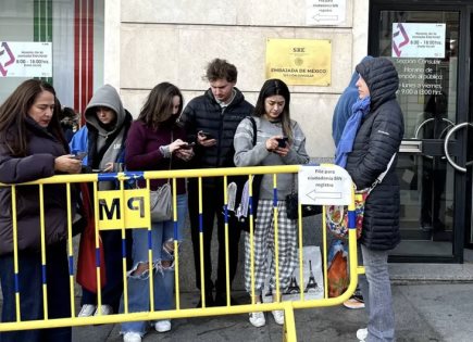 Filas históricas en Madrid: 2.469 mexicanos ejercen su voto