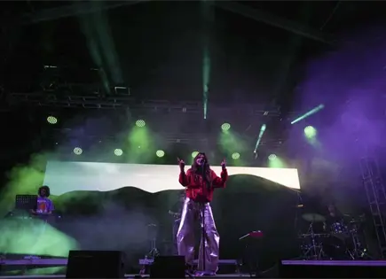 Críticas a Bu Cuarón en concierto de Dua Lipa desatan polémica