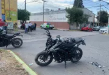 Accidente entre motocicleta y vehículo en San Felipe Accidente entre motocicleta y vehículo en San Felipe