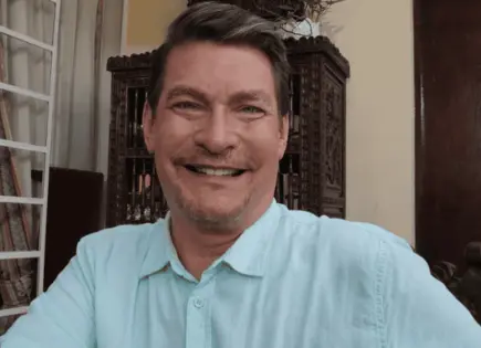 Sebastián Ligarde asegura haber visto un OVNI cerca de su casa Sebastián Ligarde asegura haber visto un OVNI cerca de su casa