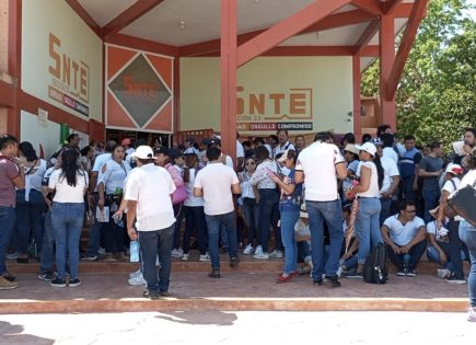 Protesta de maestros en Yucatán por falta de aumento salarial