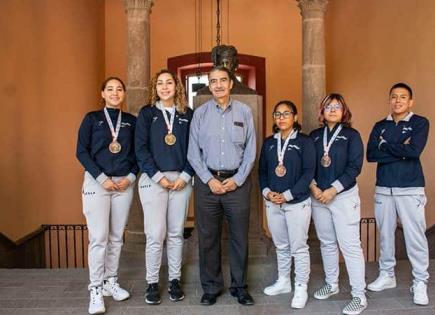 Reconocen a los atletas de la UASLP tras Universiada