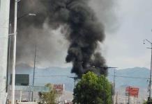 Fotogalería | Fuerte incendio en puente ferroviario de la avenida Salvador Nava