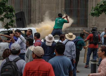 Enfrentamiento entre Maestros de la CNTE y Policías en Ciudad de México