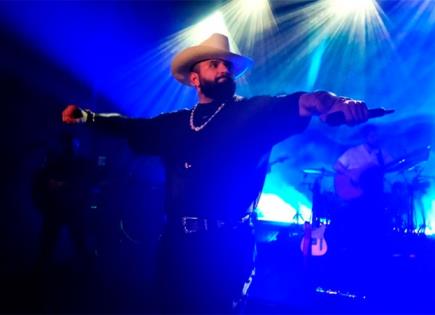 Carin León presenta su nuevo álbum Boca Chueca en Miami