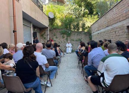 Encuentro del papa Francisco con vecinos en la periferia de Roma