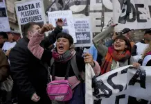 Protesta y esc&aacute;ndalo por distribuci&oacute;n de alimentos en Argentina