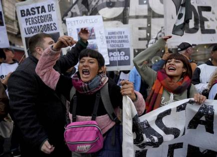 Protesta y escándalo por distribución de alimentos en Argentina