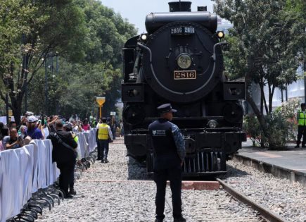 Exhibición de la locomotora La Emperatriz en la Ciudad de México