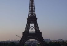Llegada de los Anillos Olímpicos a la Torre Eiffel de París 2024