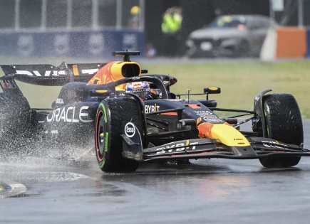Verstappen gana en Canadá; Checo abandona en carrera caótica