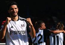 El Fulham gana con asistencia de Raúl Jiménez