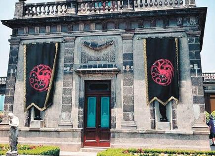 Castillo de Chapultepec muestra bandera Targaryen; autoridades demandarán