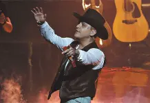 Christian Nodal presenta El amigo tras lanzamiento de Con otra de Cazzu