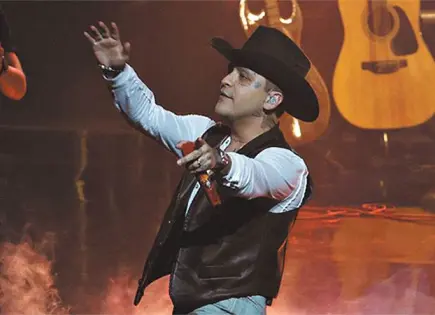 Roban bolso en palenque de Nodal y el músico hace acto altruista