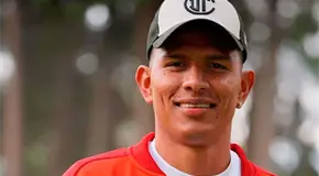 Jes&uacute;s Gallardo recibe ovaci&oacute;n en vuelo comercial