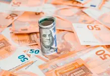 El euro supera los 1,14 dólares pero pierde fuelle después