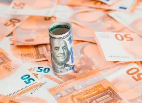 El euro alcanza máximo histórico frente al dólar por expectativas en la Reserva Federal