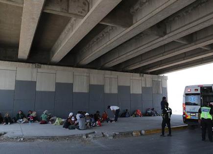 Migrantes buscan refugio en puente