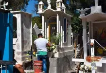 D&iacute;a del Padre en el cementerio: emociones en medio de la tristeza