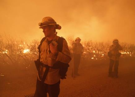 Incendio Forestal en Los Ángeles y Evacuación Masiva