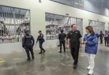 Visita de Patricia Bullrich al Centro de Confinamiento del Terrorismo en El Salvador