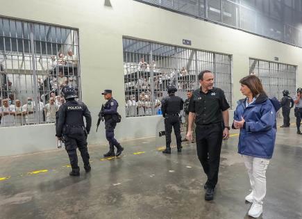 Visita de Patricia Bullrich al Centro de Confinamiento del Terrorismo en El Salvador
