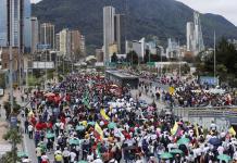 Marcha de maestros en Bogotá contra reforma educativa