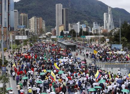 Marcha de maestros en Bogotá contra reforma educativa