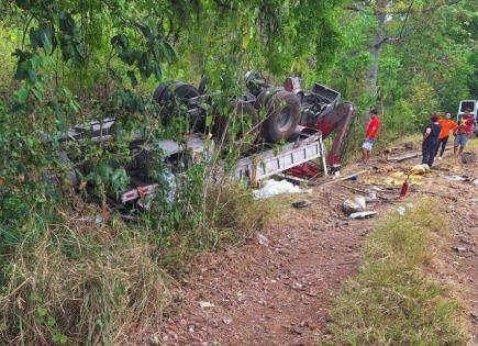 Suman 7 muertos tras accidente en vías férreas de Tamasopo