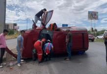 Video | Una mujer lesionada en choque con volcadura sobre la 57