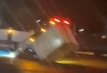 Conductor de camioneta sufre volcadura en la 57