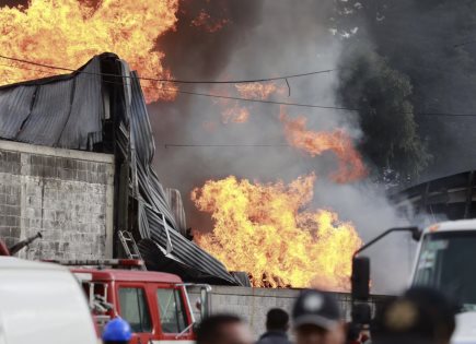 Incendio en Parque Industrial de Lerma: Nave en llamas