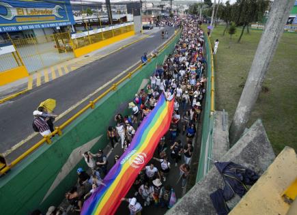Desfile por el Orgullo Gay y la lucha contra la violencia en Ecuador