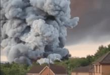 Gran incendio en polígono industrial de Escocia