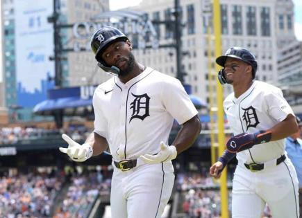 Tigres de Detroit dominan a Medias Blancas en partido de béisbol
