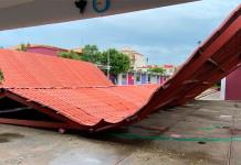 Clima provoca caída de techo en Jardín de Niños en Tecámac