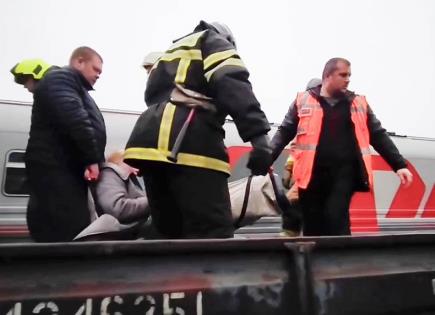 Tragedia en Rusia: Tres Muertos por Descarrilamiento de Tren