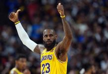 LeBron James firma un nuevo contrato con los Lakers en la NBA