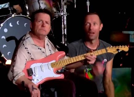 Michael J. Fox sorprende en Glastonbury junto a Coldplay