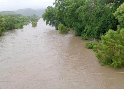 Video | Se desbordan ríos y arroyos en la Huasteca; seguirán las lluvias: PC