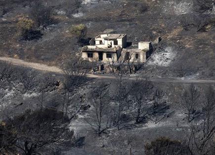Incendios forestales azotan en islas griegas