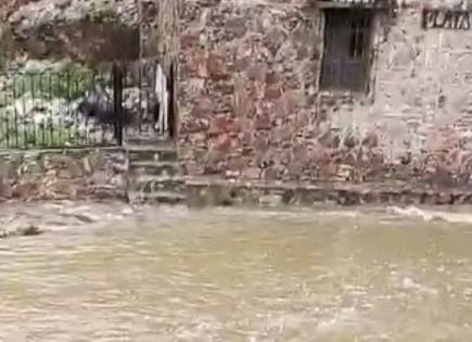 Video | Se anega entrada a Cerro de San Pedro tras lluvias
