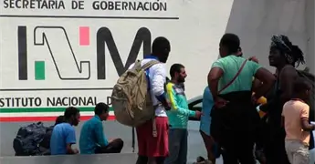 INM separa a agentes por corrupci&oacute;n contra connacionales